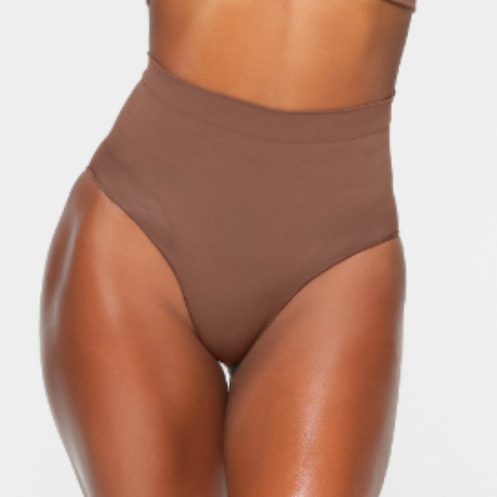 NWOB Skims Seamless Sculpt Mid Waist Brief